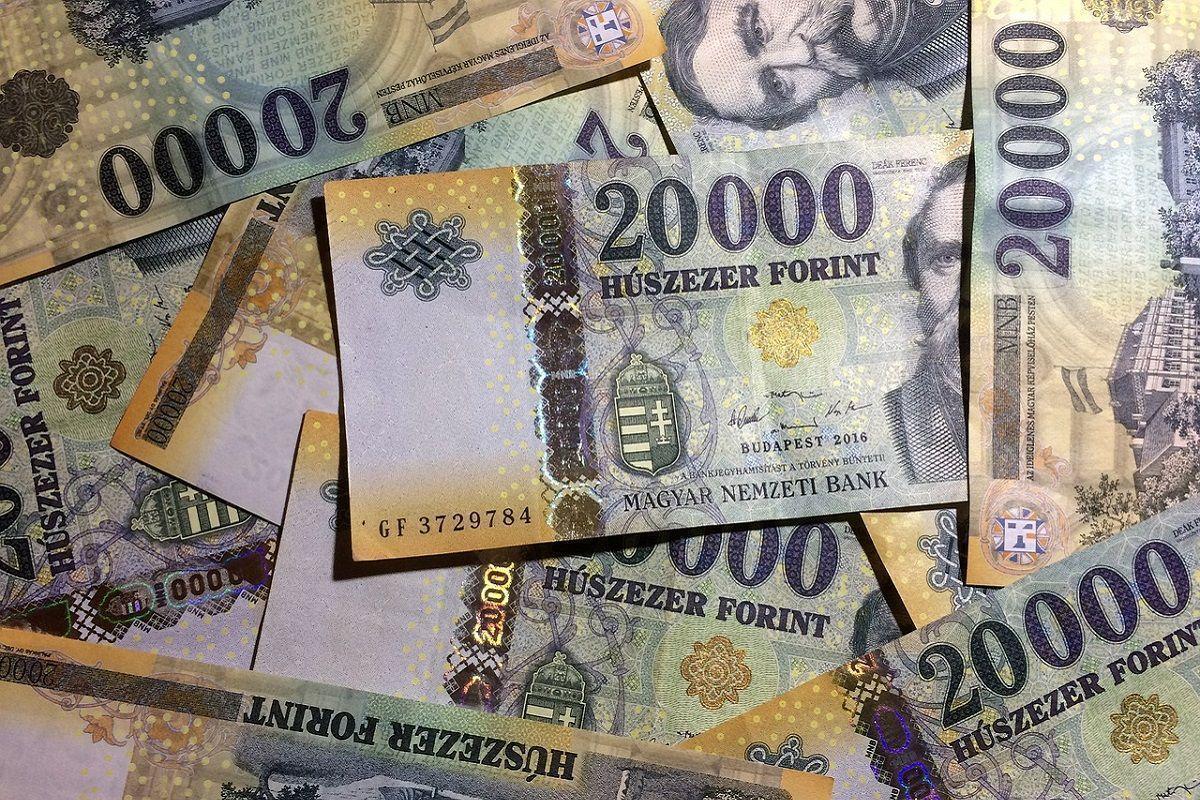 Ekkortól kaphatják meg szja-mentesen a jövedelmüket a 25 év alattiak